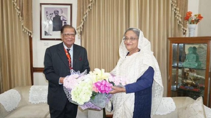 প্রধানমন্ত্রী শেখ হাসিনার সঙ্গে দেখা করে আওয়ামী লীগে যোগ দিলেন বিএনপির ভাইস চেয়ারম্যান ইনাম আহমদ চৌধুরী