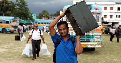 ভোটের সরঞ্জাম পৌঁছেছে সব কেন্দ্রে