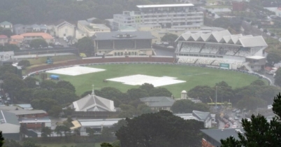 ফের বৃষ্টিতে শেষ হলো তৃতীয় দিন